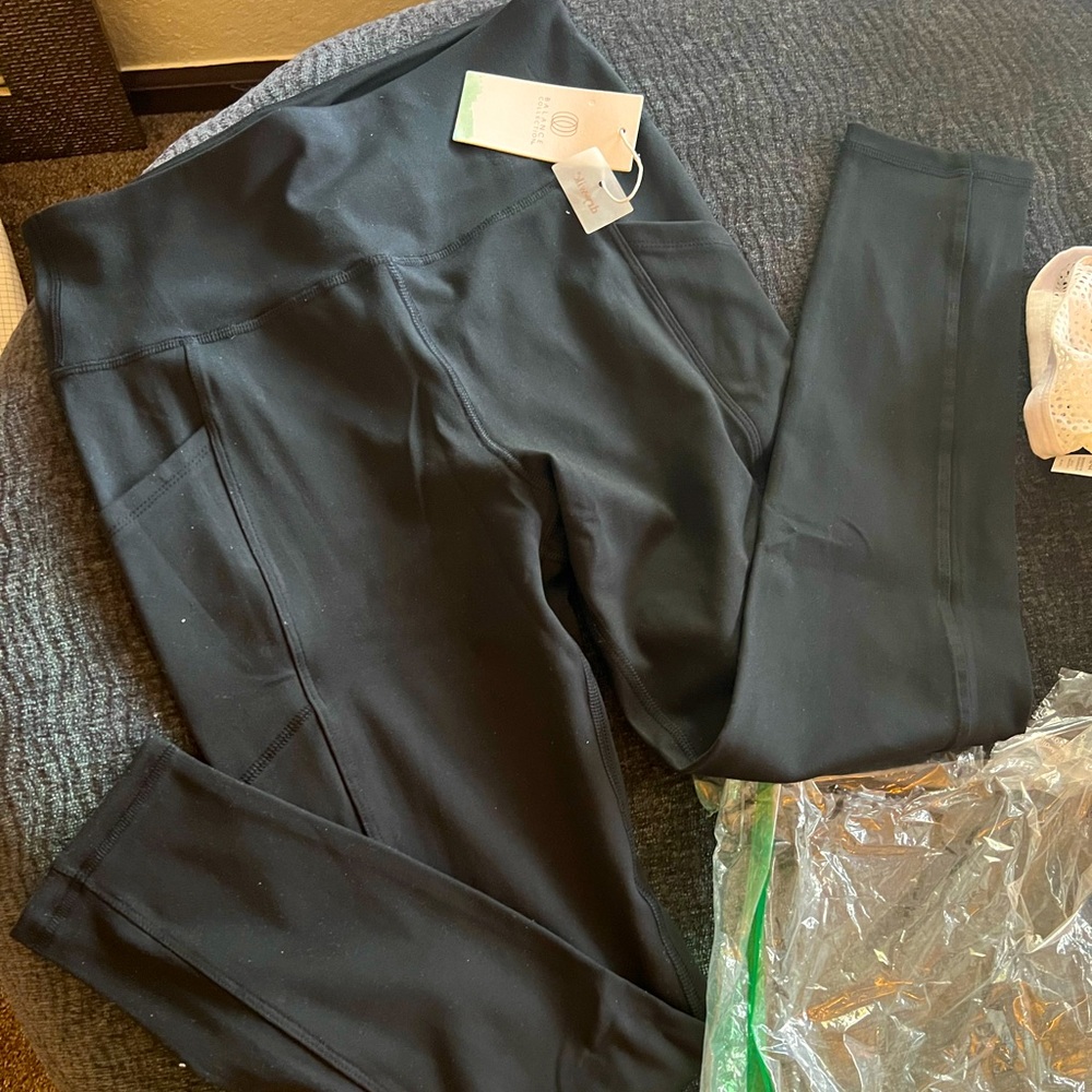 Active workout leggings for yoga, running, cycling and more